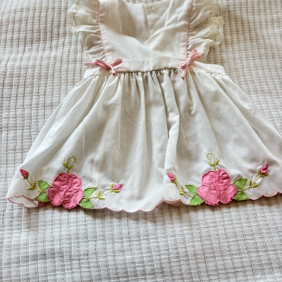 Vintage 80's Baby Girl Smocked Light Pink Dress With Embroidered Floral Apron - Picture 8 of 11